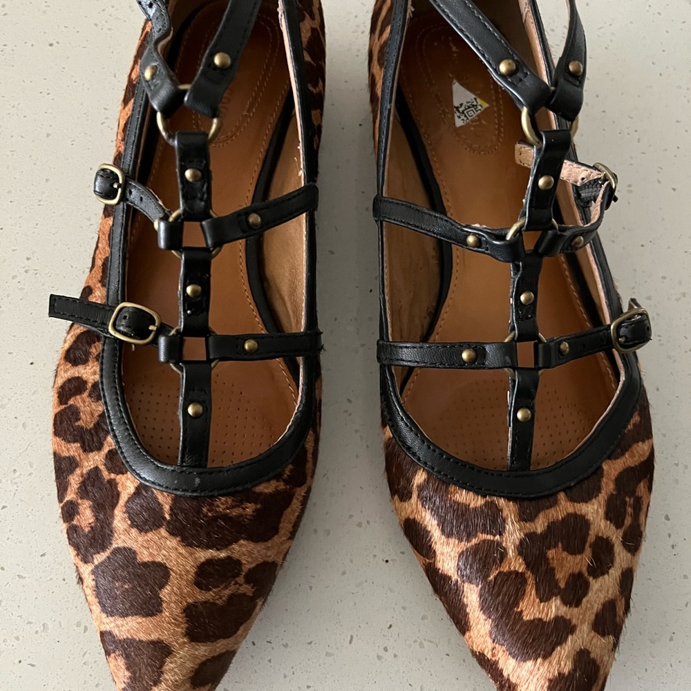Corso Como Brown and Black Flats with Strappy Design